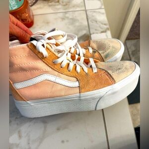 Vans Platforms - Peach Size 9.5